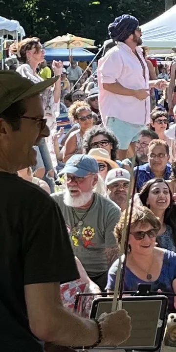 Festival 2024 volunteers and crowd